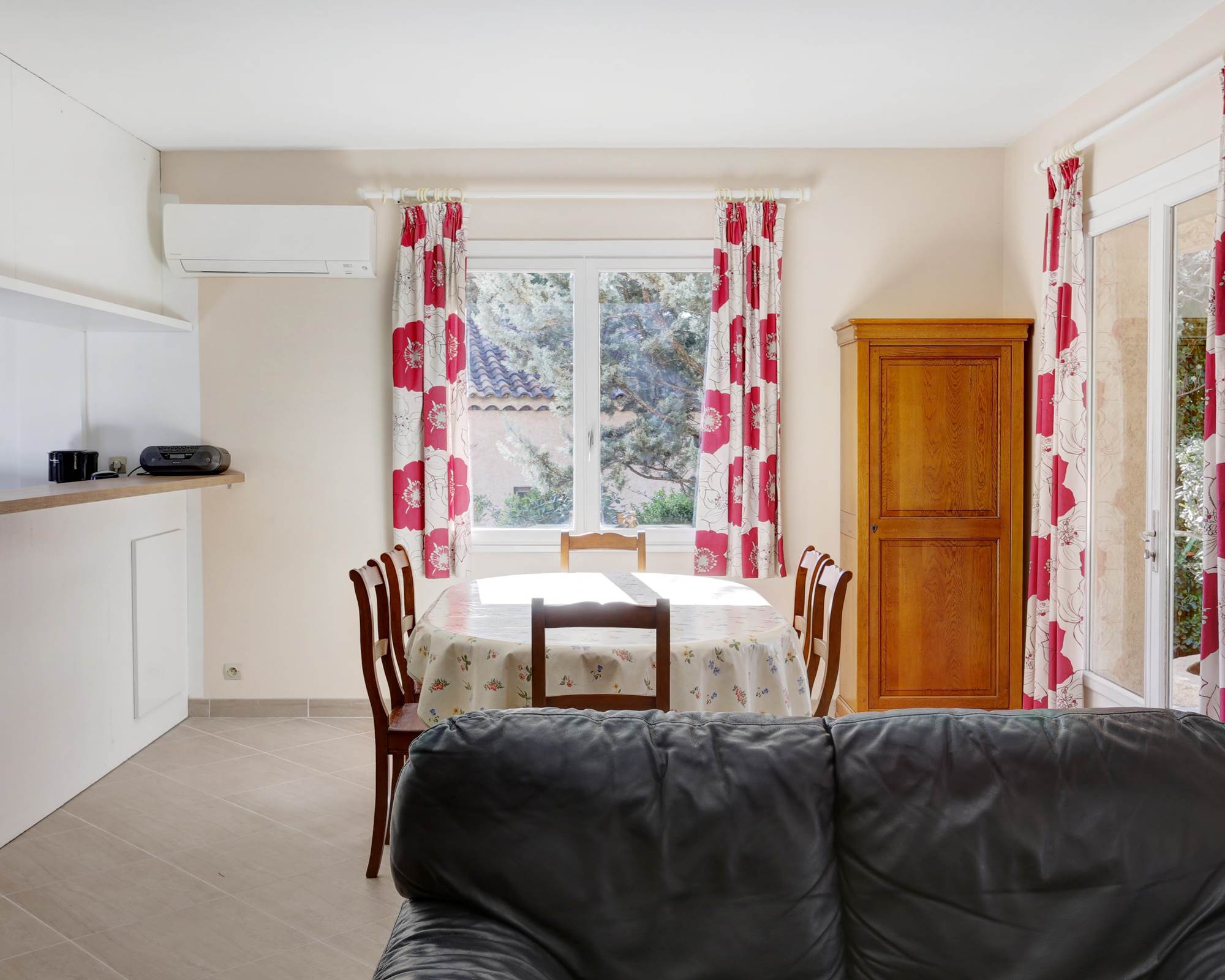 salle à manger vue du salon