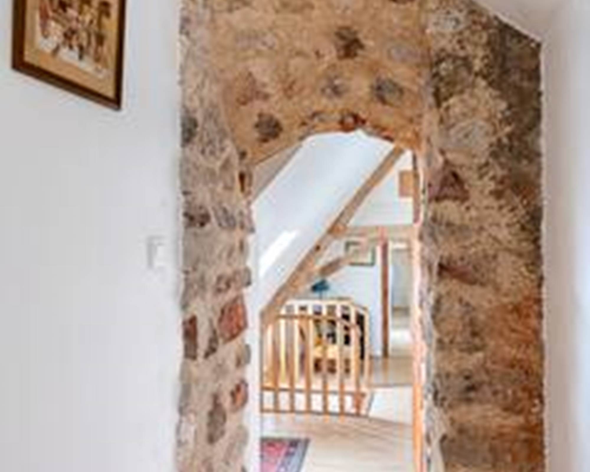 Depuis une chambre et vers le palier du 1er