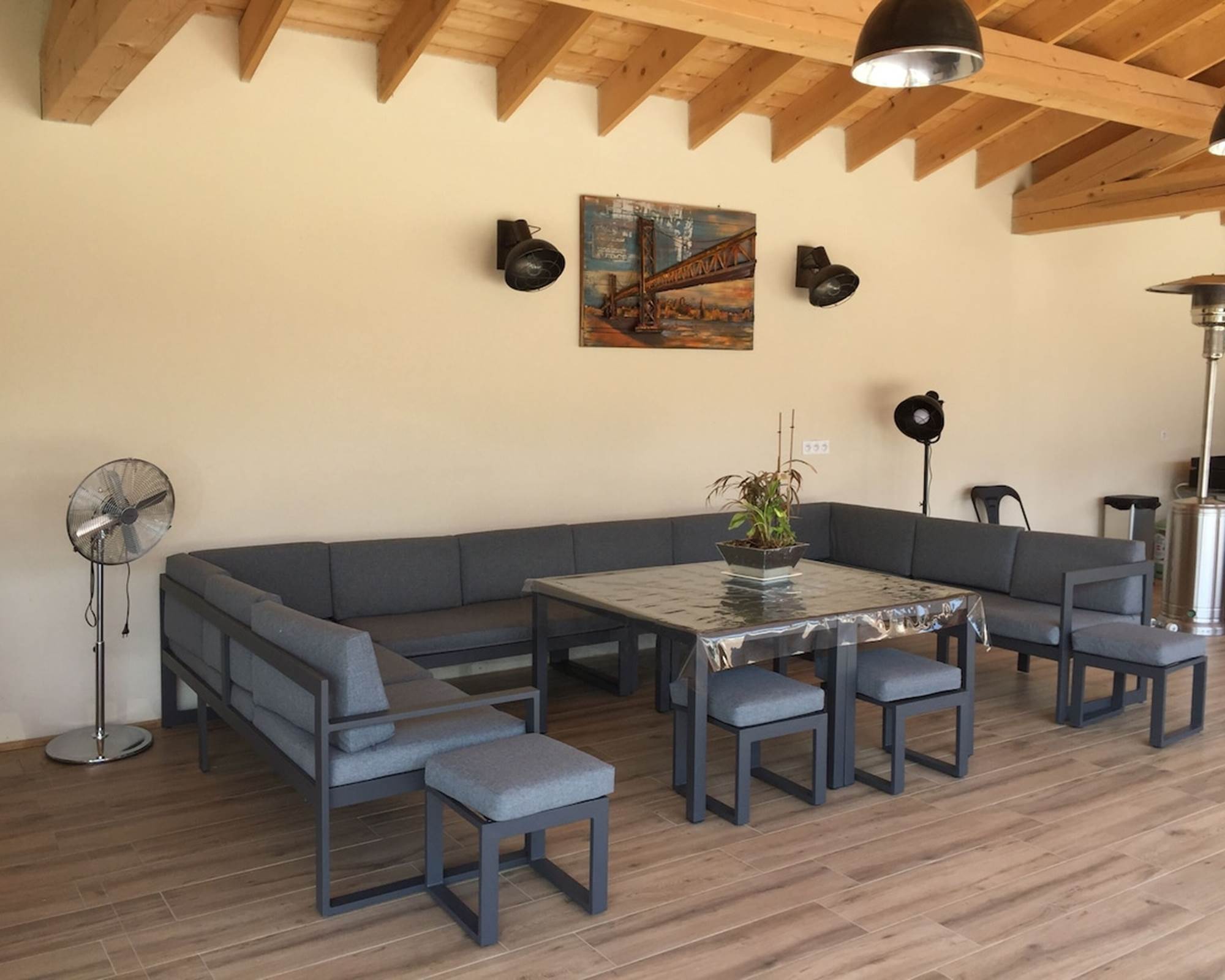 SALON DE JARDIN POOL HOUSE