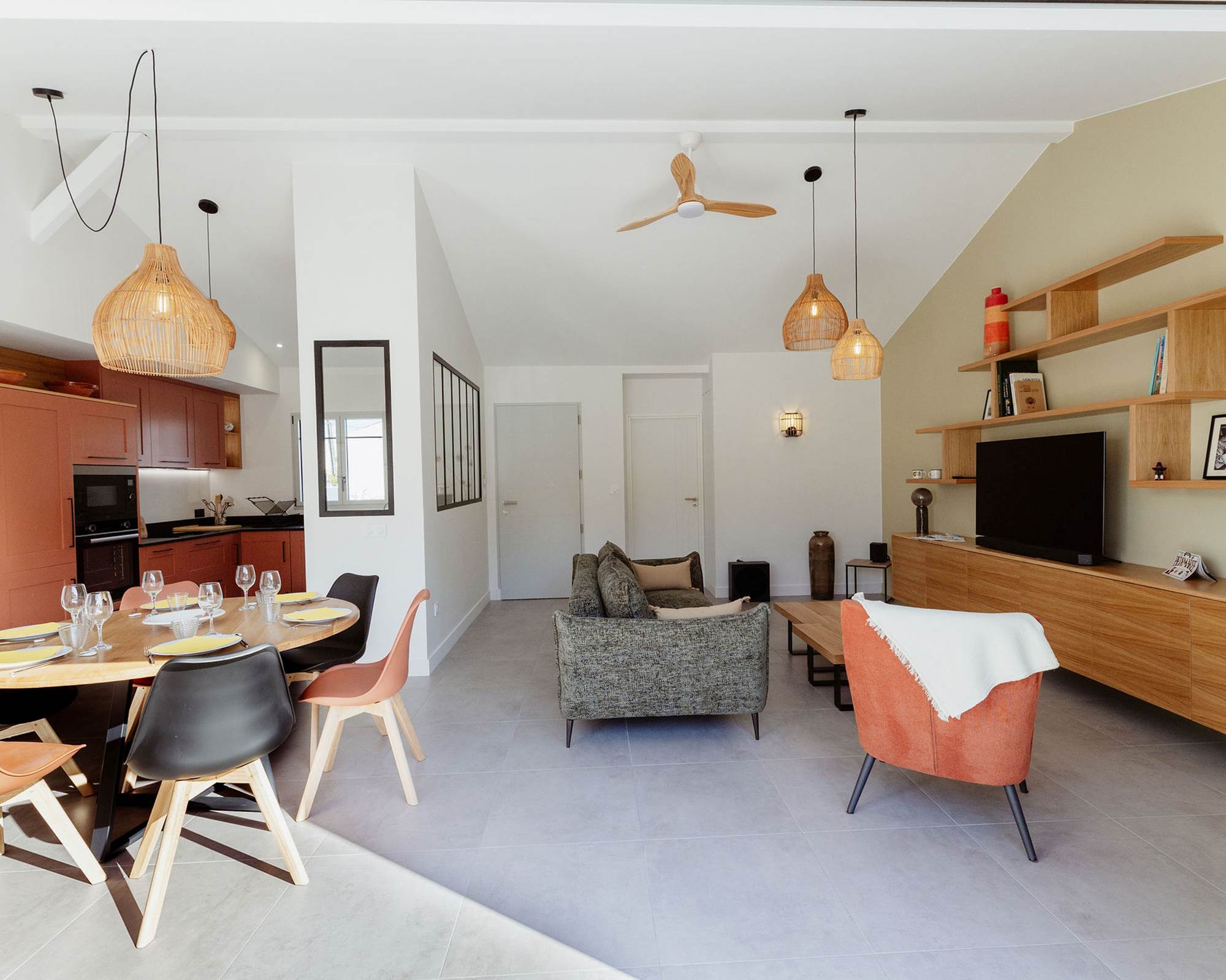 Villa Dolusienne - salon, TV, ventilateur