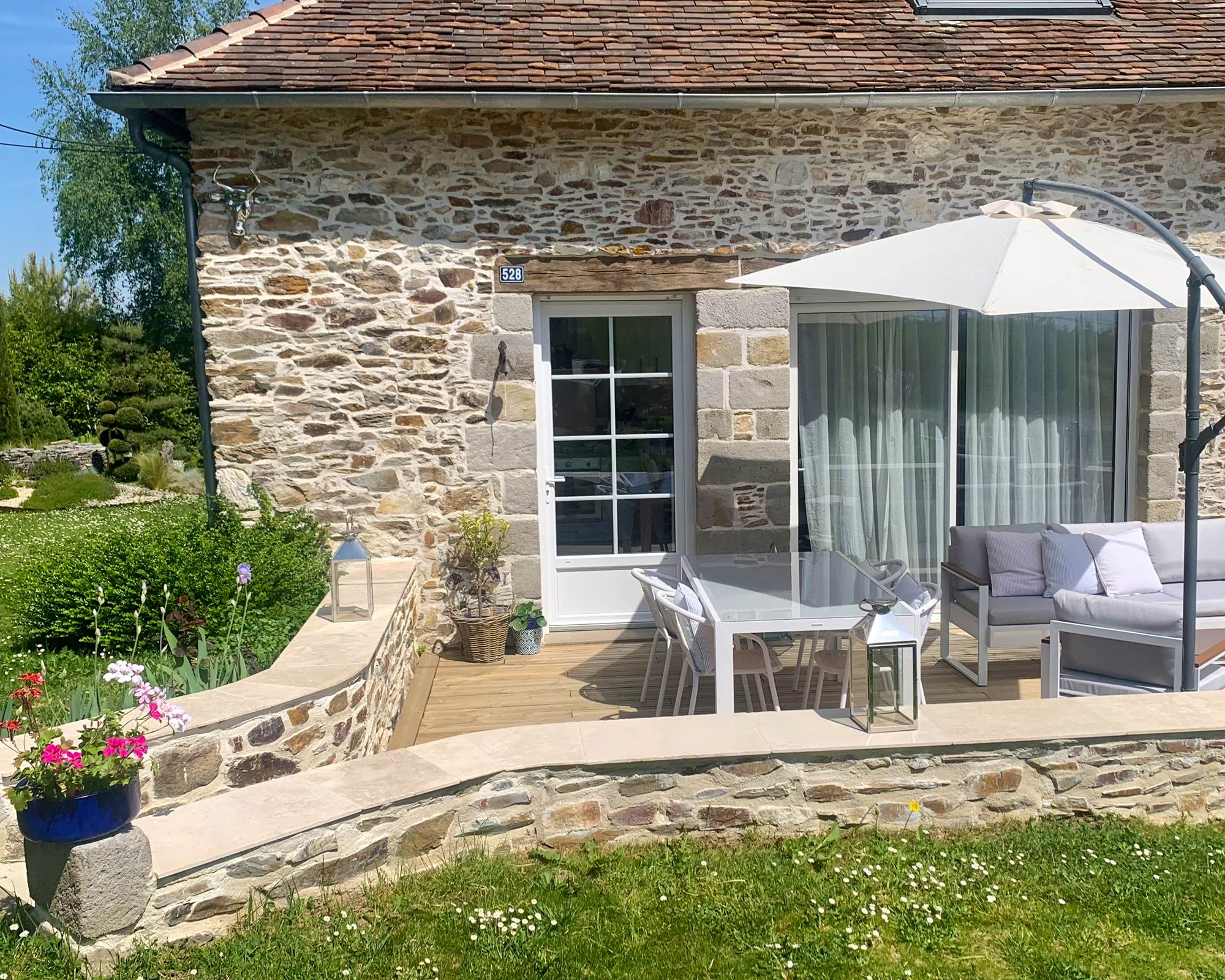 1 terrasse de devant la maison