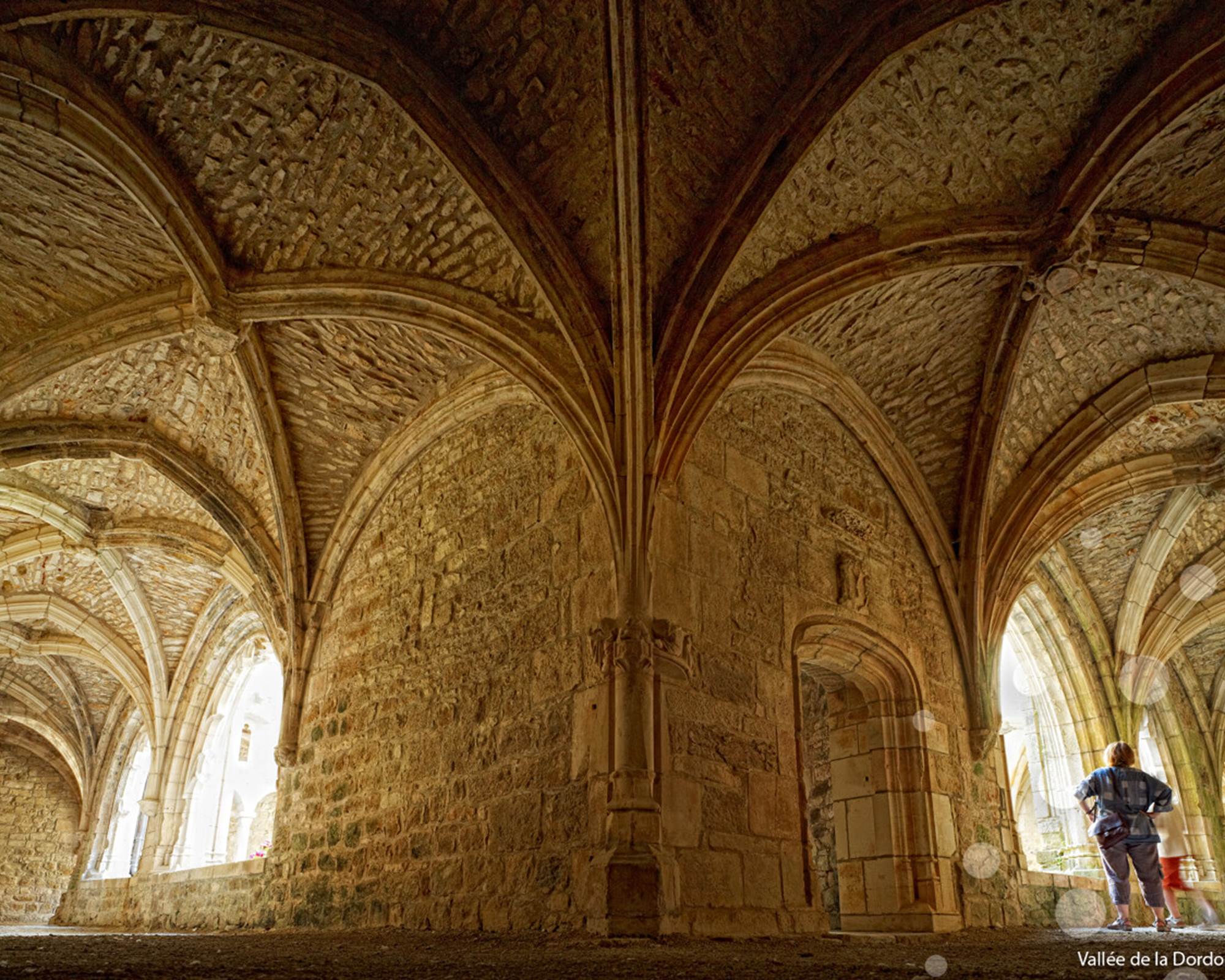 Cloitre-Carennac-Dominique-Viet.jpg-1200px