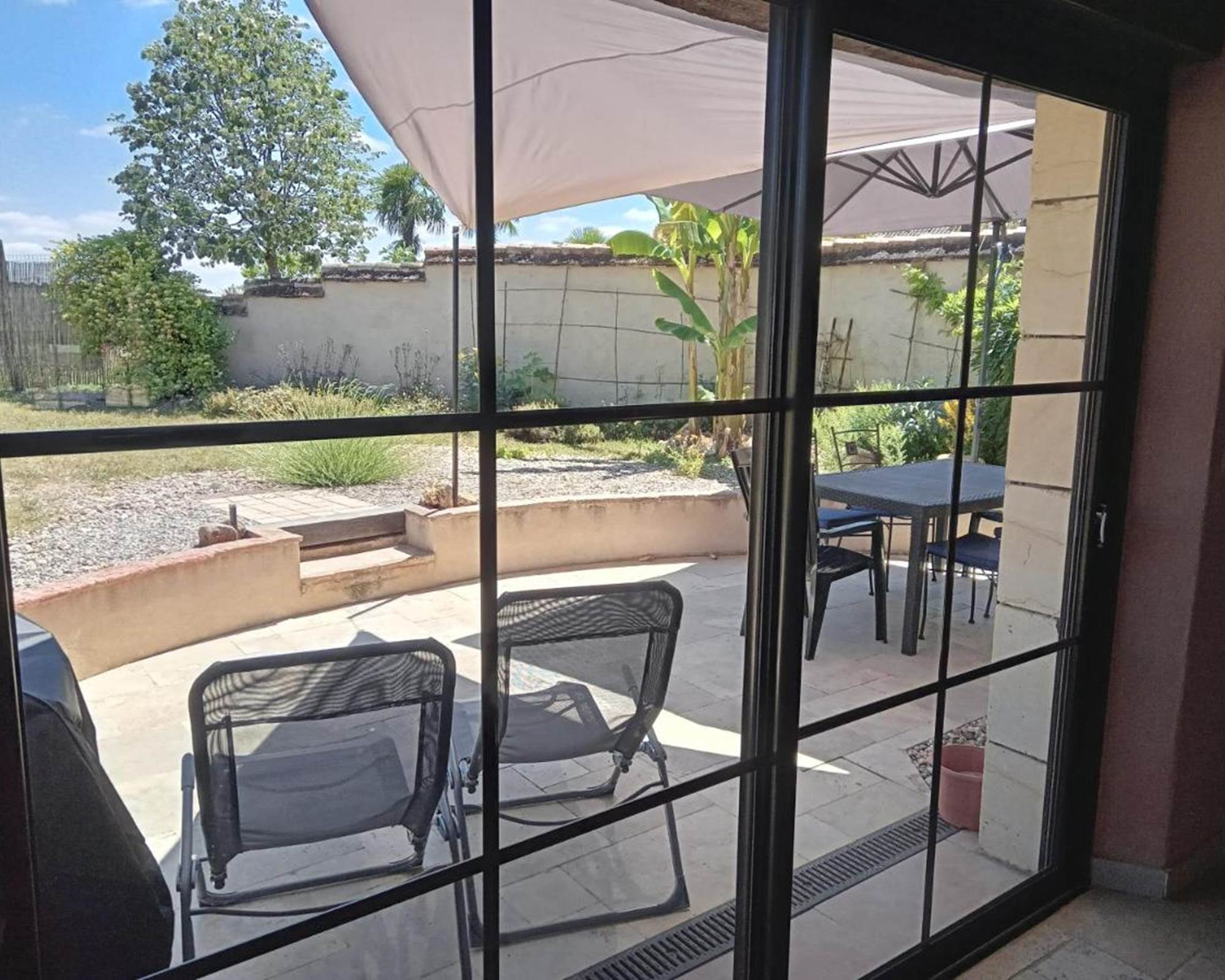 Gîte La Granica - baies vitrées donnant sur le jardin