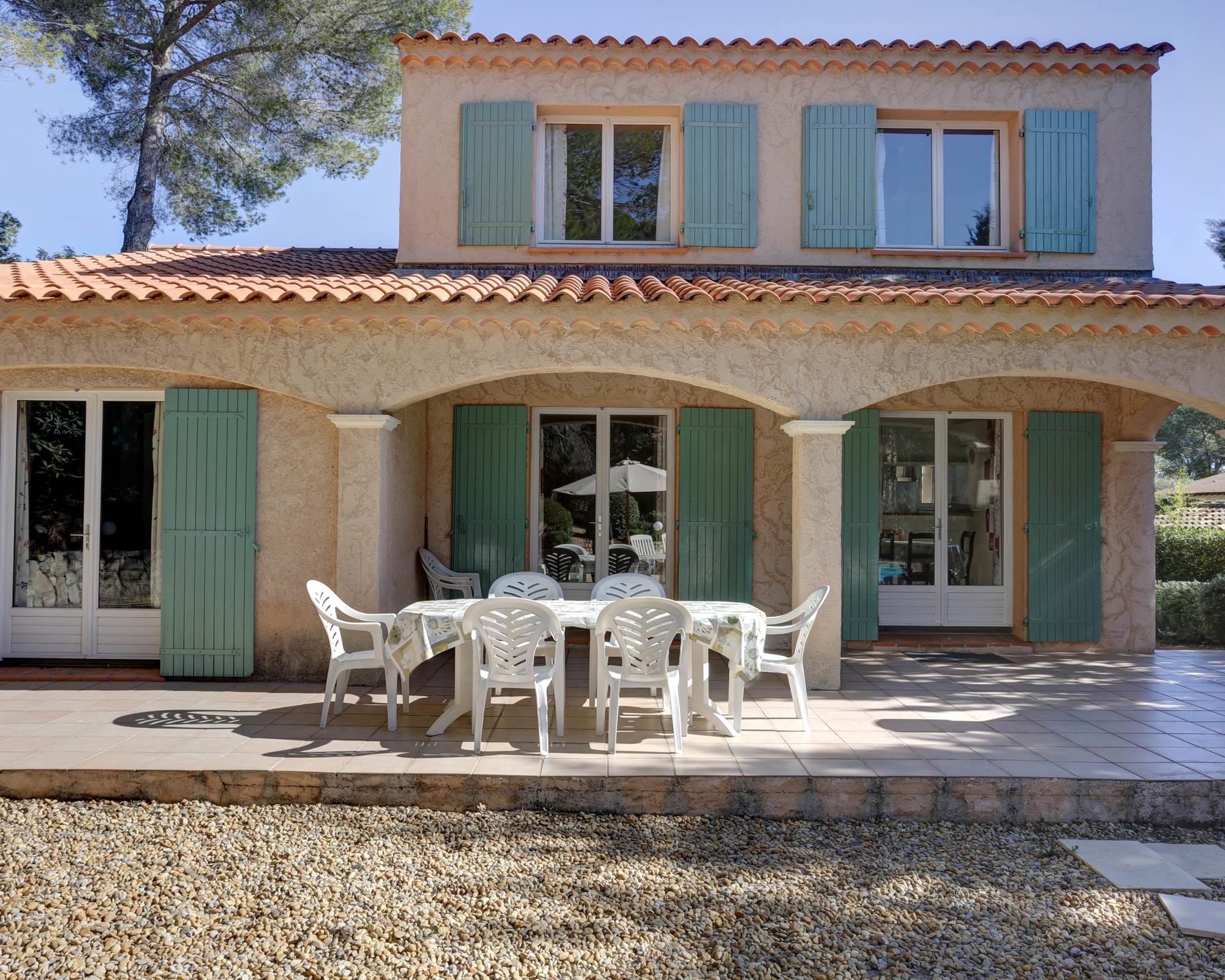 terrasse arrière partiellement couverte