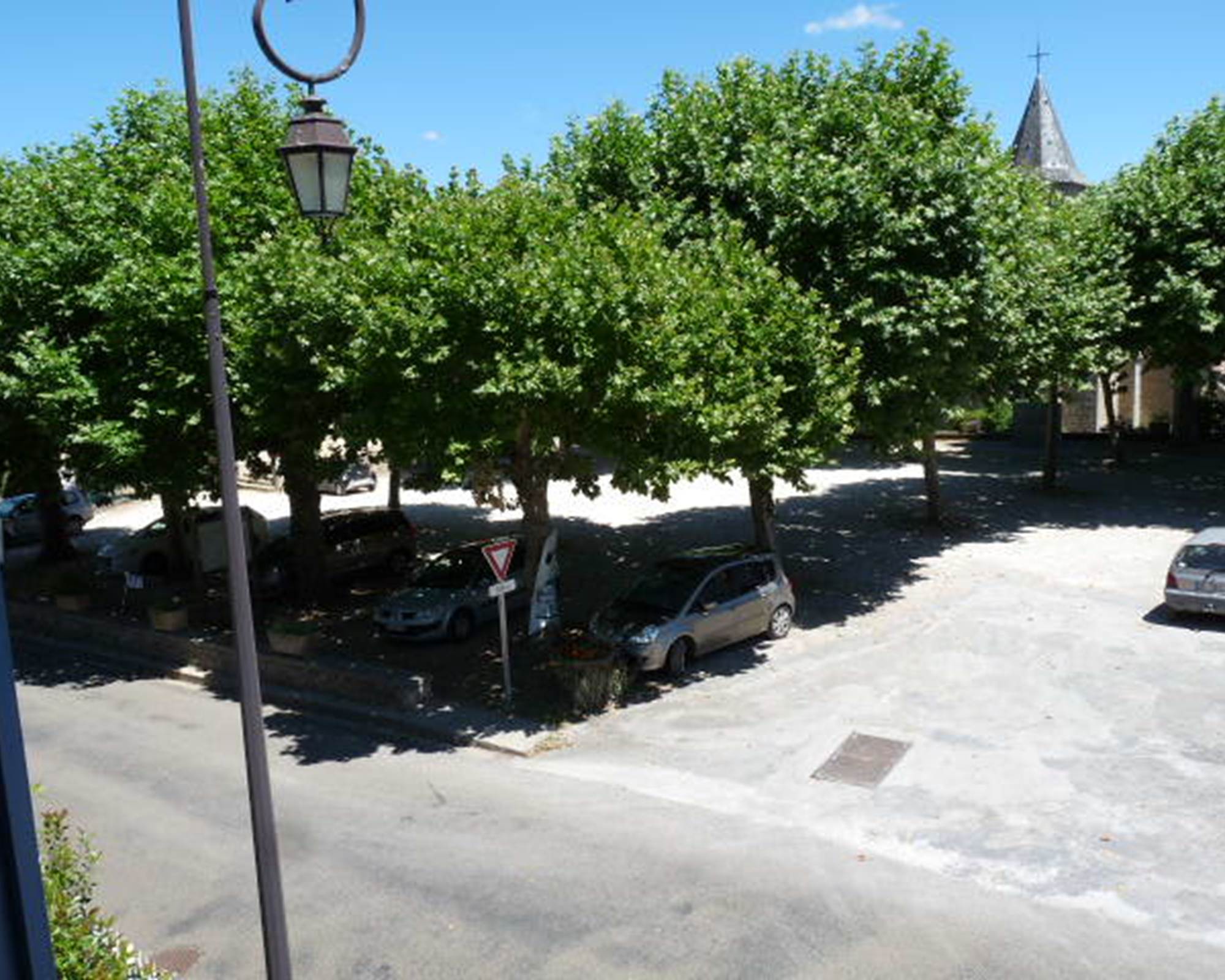 Place du village pour se garer gratuitement