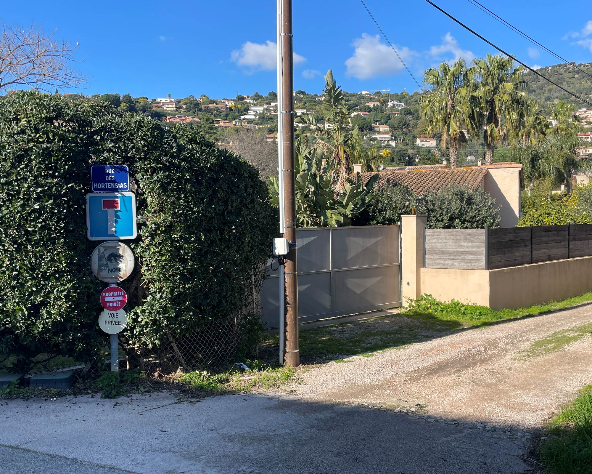 Portail d'entrée Lou Mazet