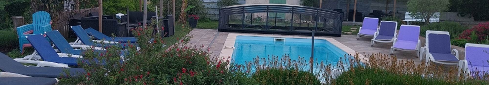 vue piscine avec transats