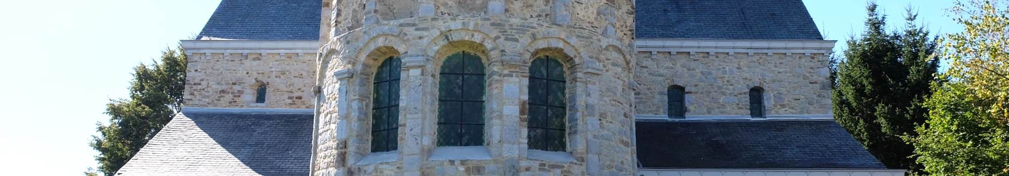 L'église St Pierre de Xhignesse jouxte le gîte