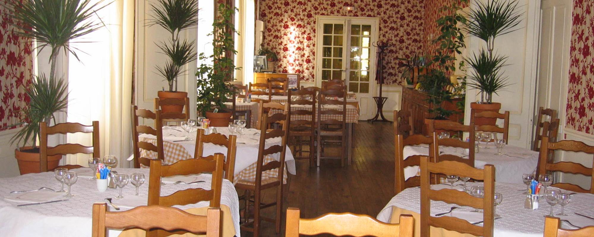 Salle de restaurant côté hall entrée