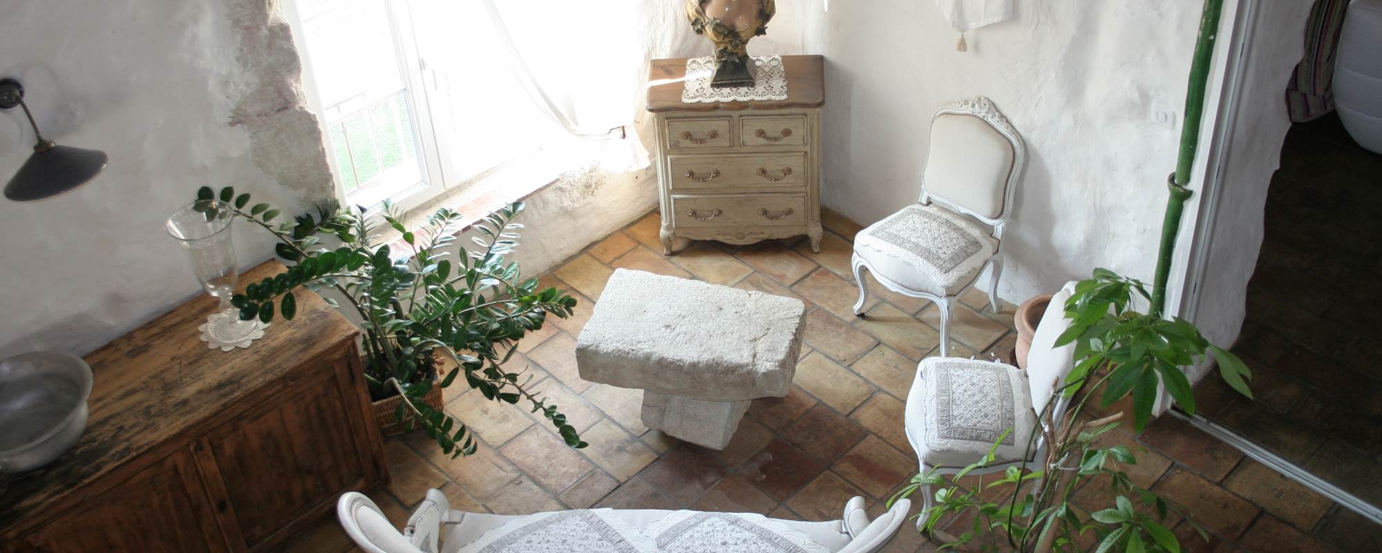 salon authentique dans un gite de charme dans le sud de la France