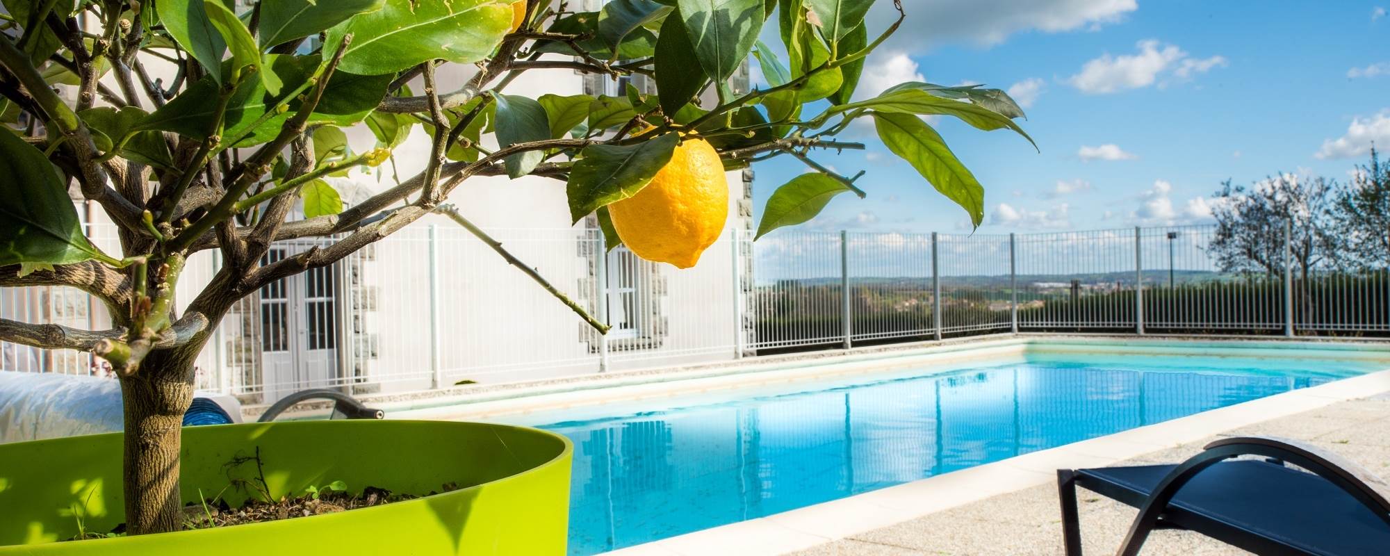 vue sur la piscine de la chouannerie