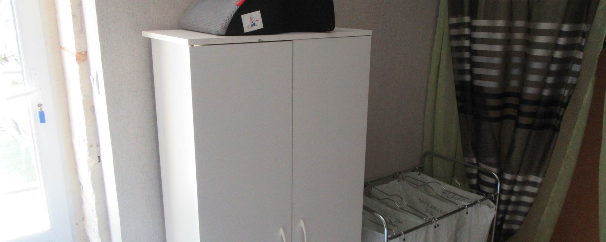 buanderie rez de chaussé toute équipée + toilette indépendante