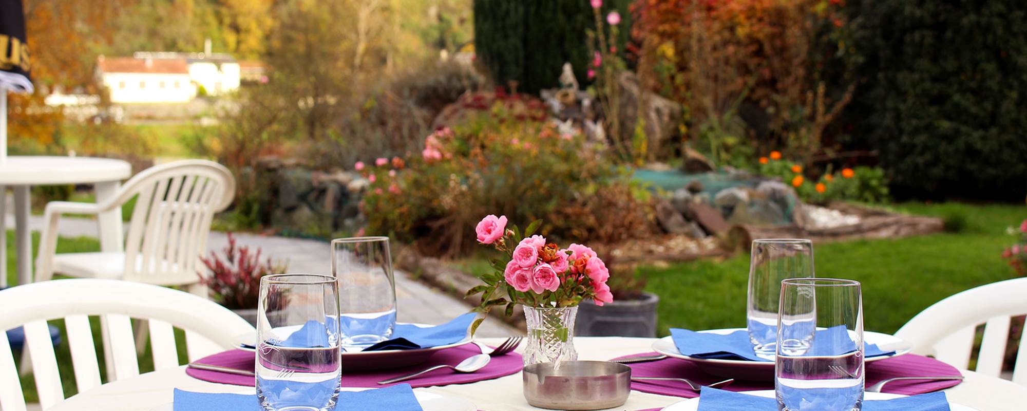 Petit déjeuner sur la terrasse, bon appétit !