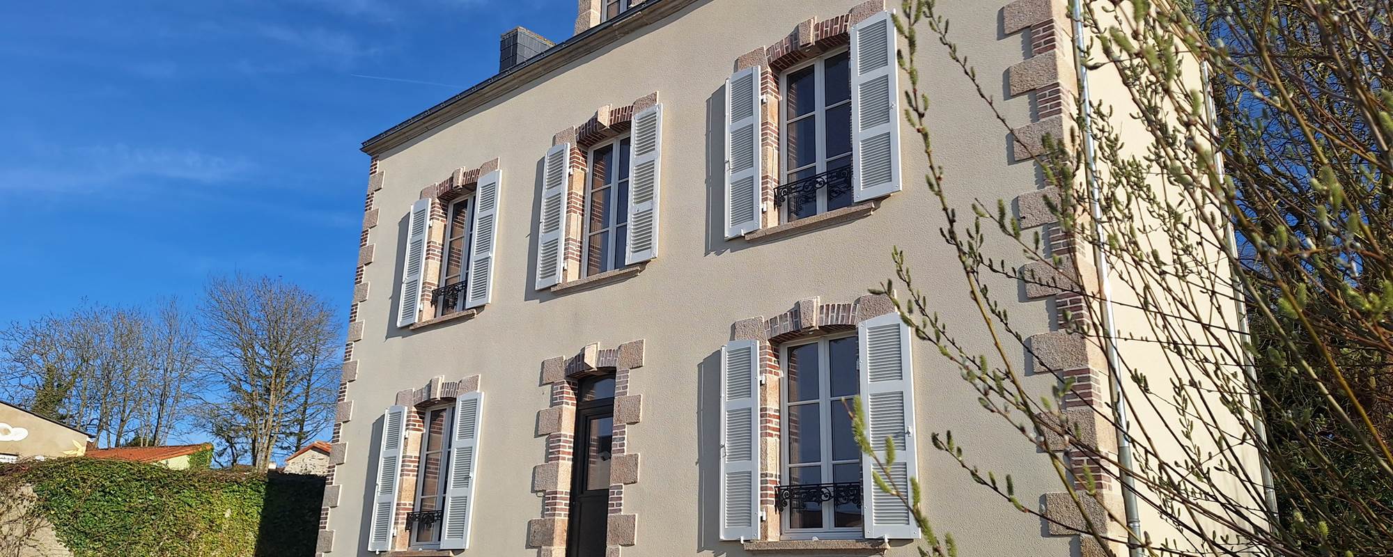 exterieur vue de profil gite de charme le quatre feuilles