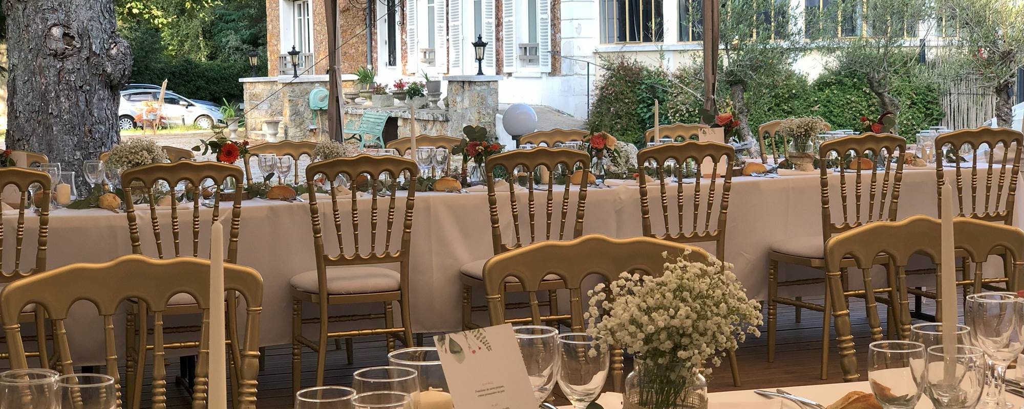 Repas sur la terrasse couverte - La Villa Rochette