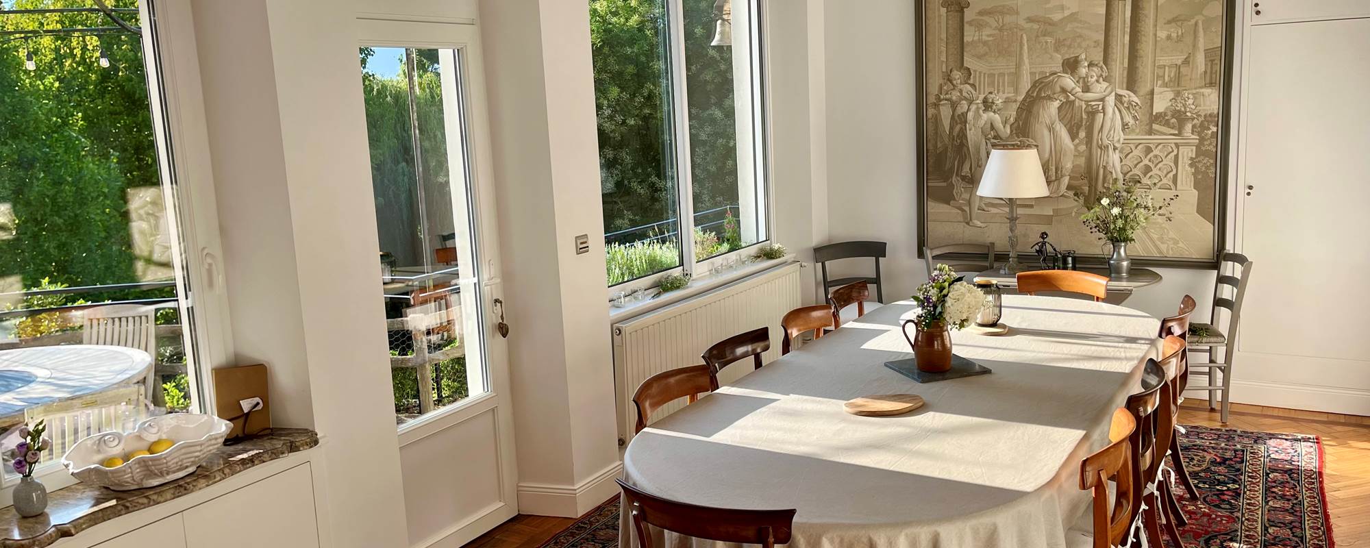 Location saisonnière près d'Angers grande salle à manger 12 convives