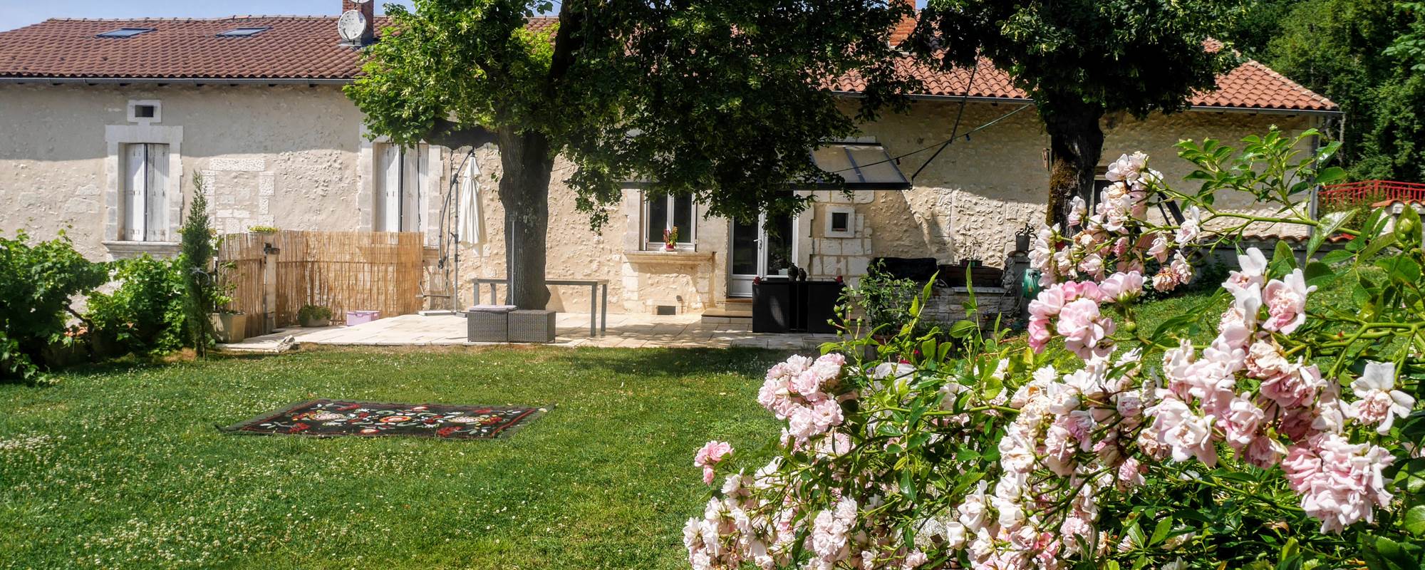 vue devant la villa maeltri côté cuisine