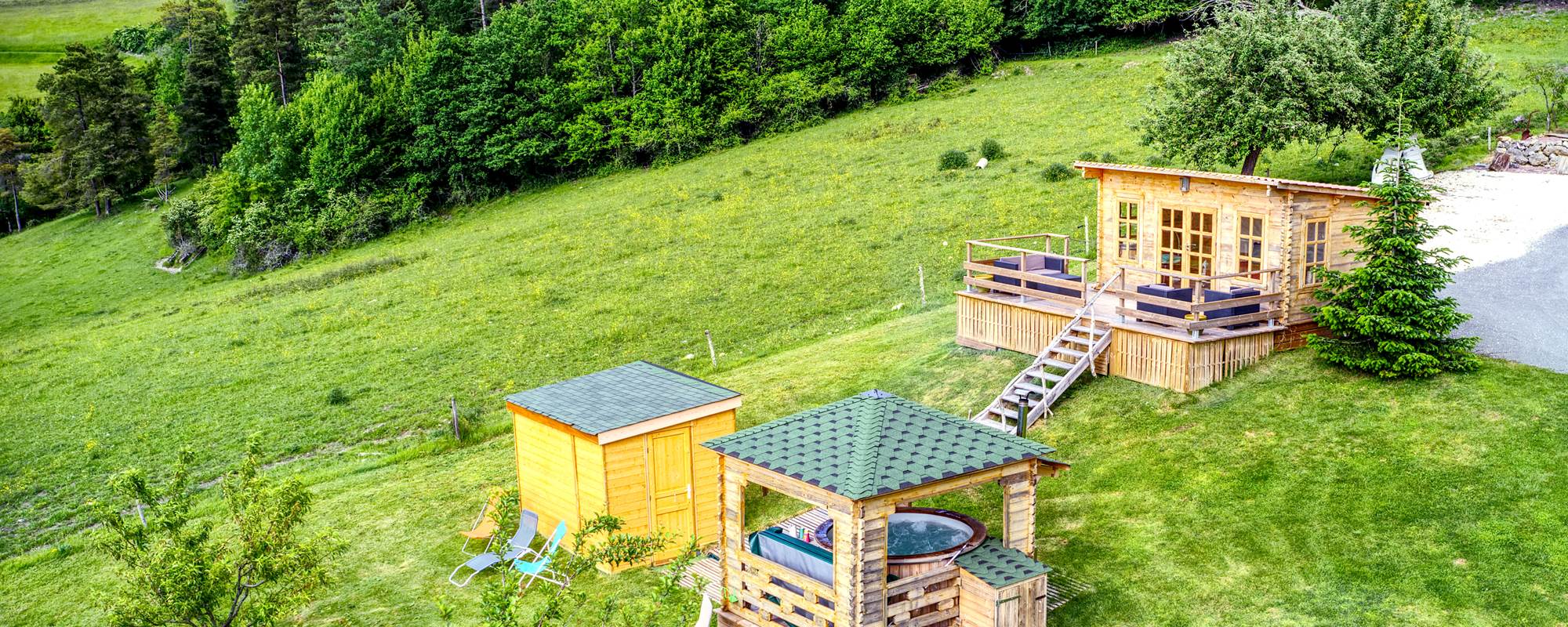 vue aérienne de l'espace balnéo - bain nordique + chalet cocooning + sauna infrarouge