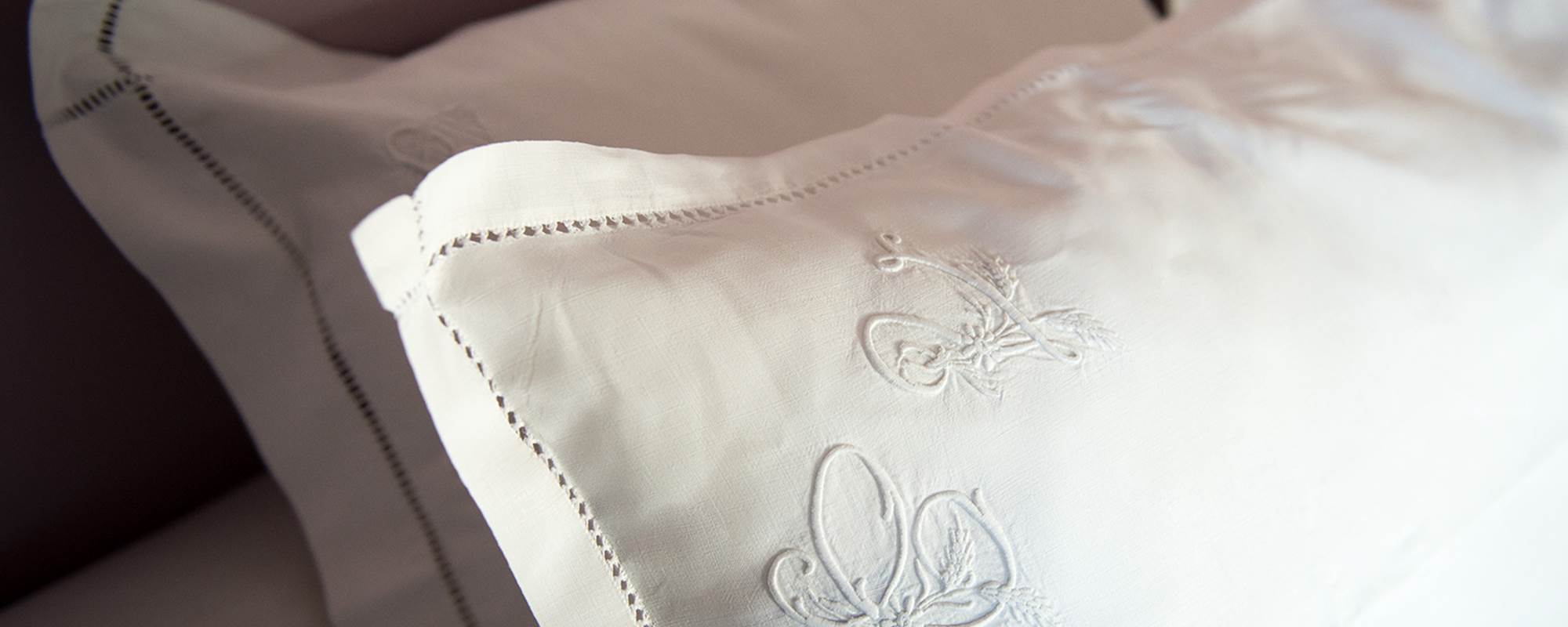 linge-lit-brode-chambre-confort-honfleur-chambres-hotes-calvados