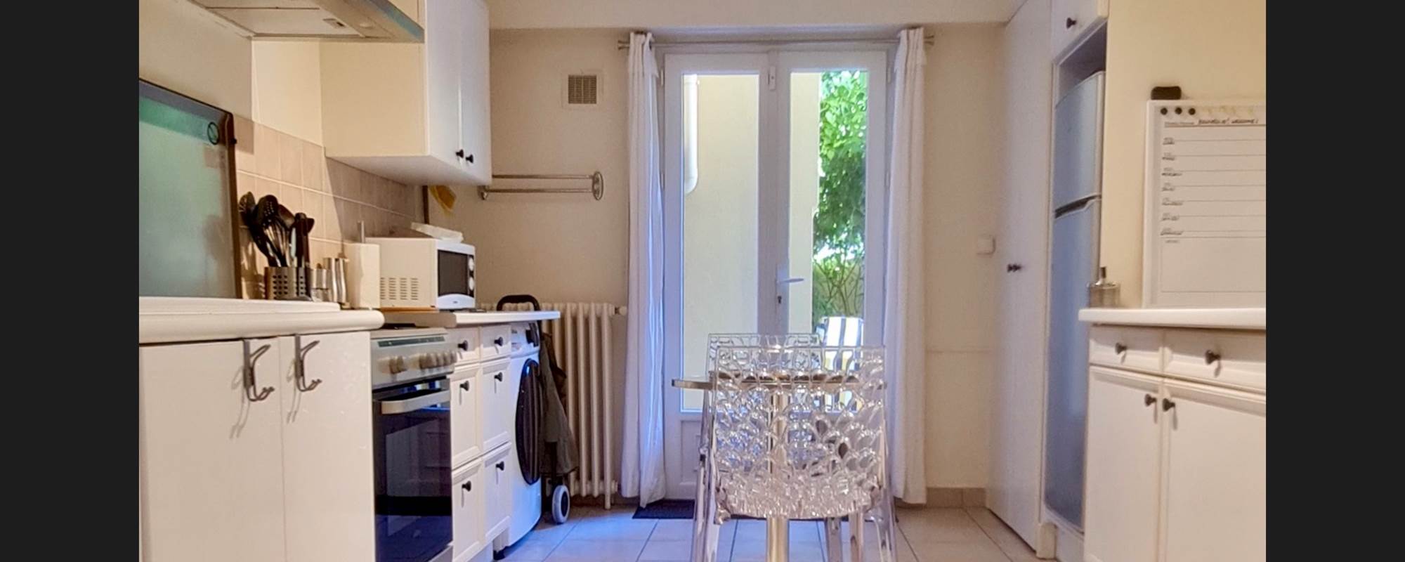 VILLA DU LAC VICHY - cuisine accès au patio