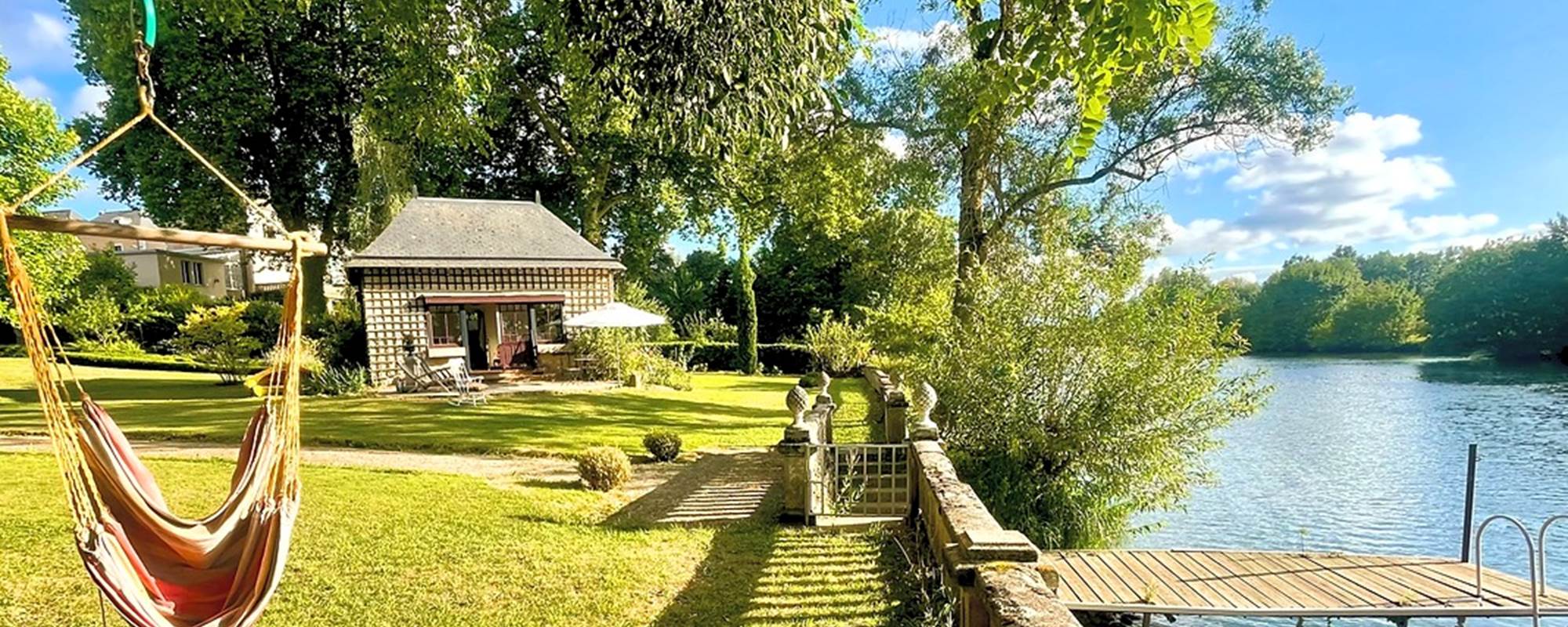 Gite - proche Angers - Grand jardin - bord de rivière