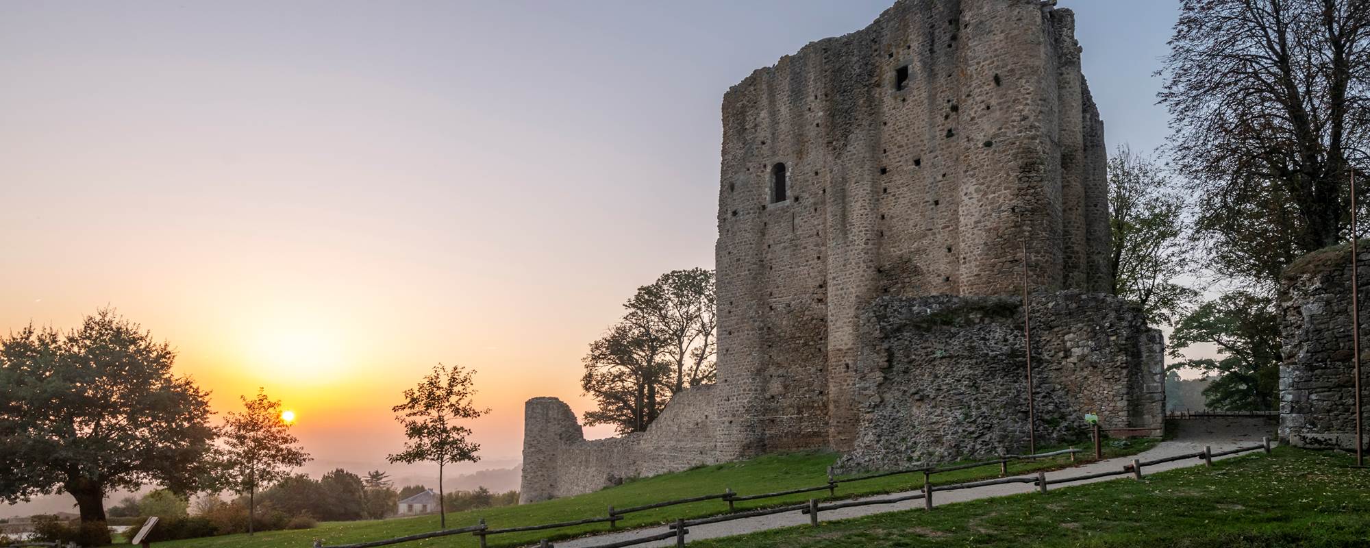 chateau de pouzauges