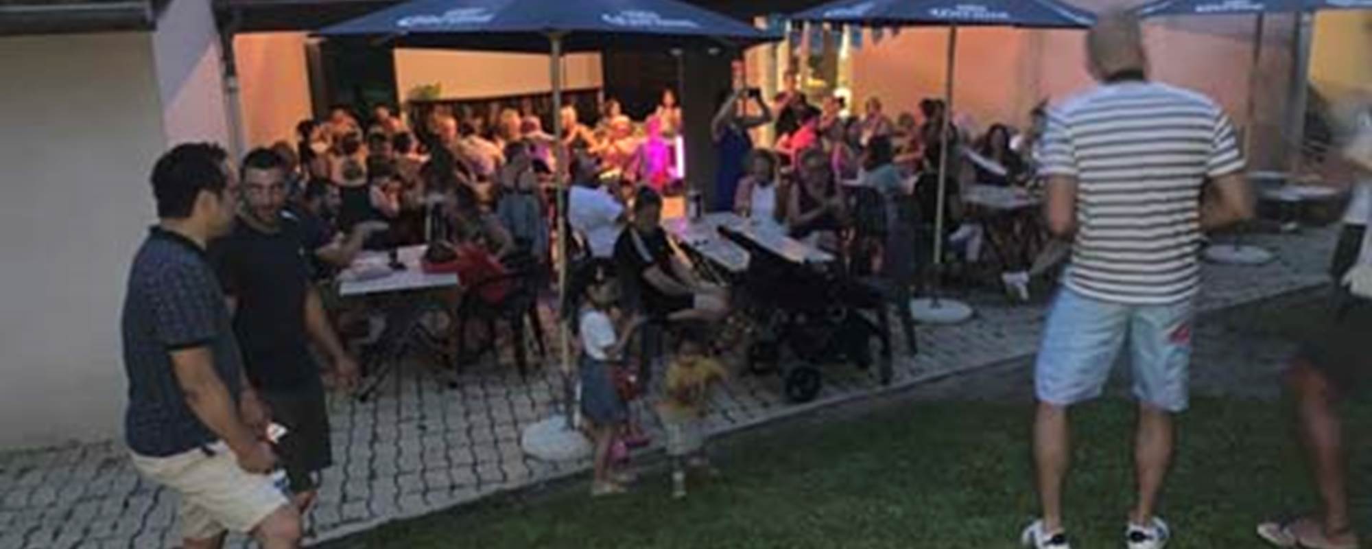 lepetitbois46_Leyme_terrasse couverte-préau animée