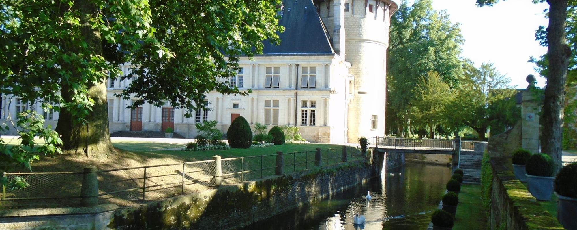 LES DOUVES DU CHATEAU