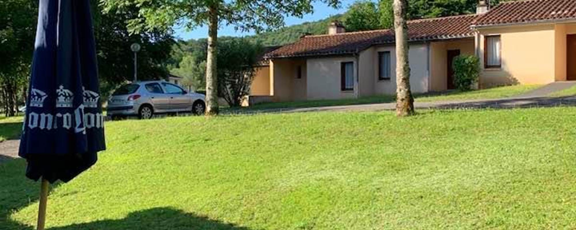 lepetitbois46_Leyme_terrasse vers Gîtes 1-5