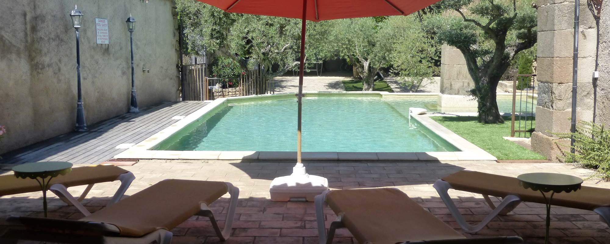 piscine privé  la grange  pool house 60 m2 derrière les transats