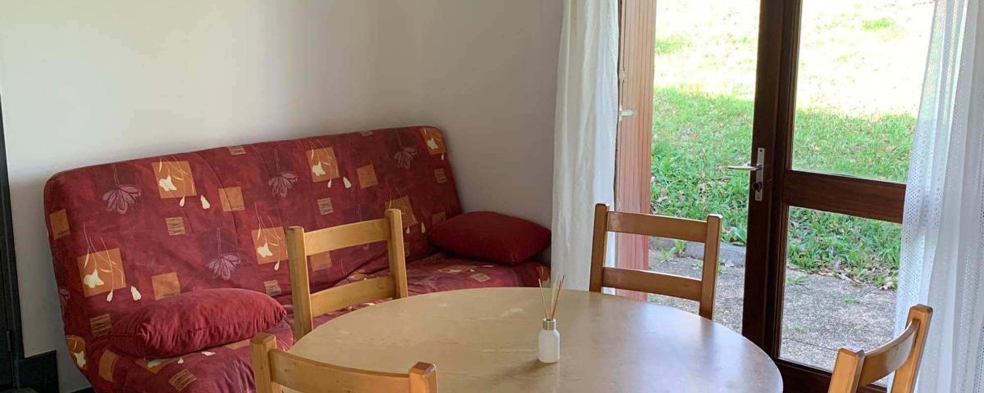 lepetitbois46_Leyme_Modern_séjour terrasse 002_Gîte 13