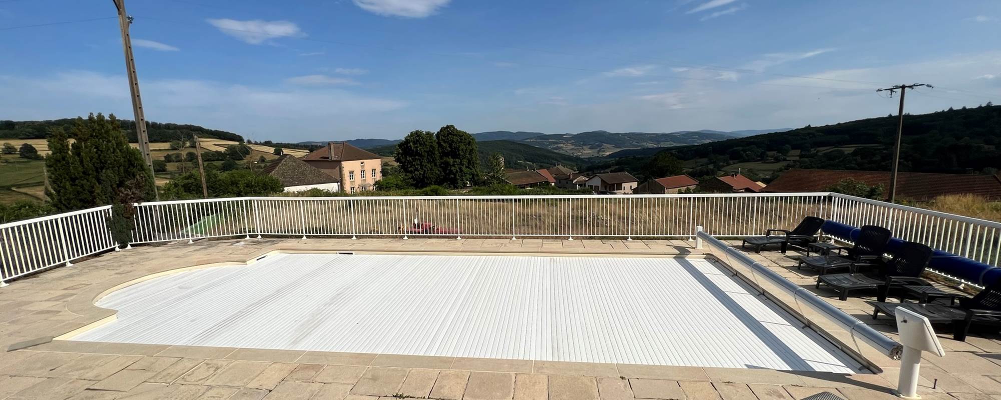 vue piscine fermé avec volet roulant