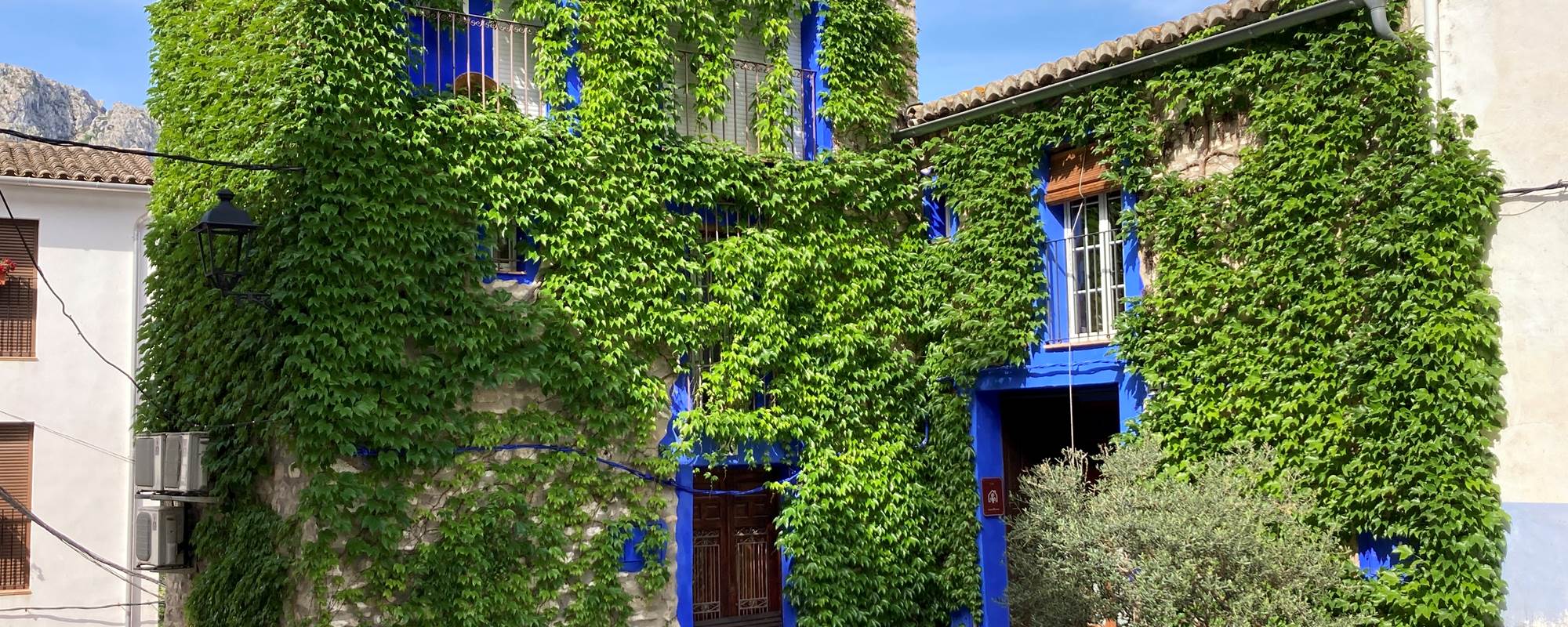 The entrance of Casa Gallinera