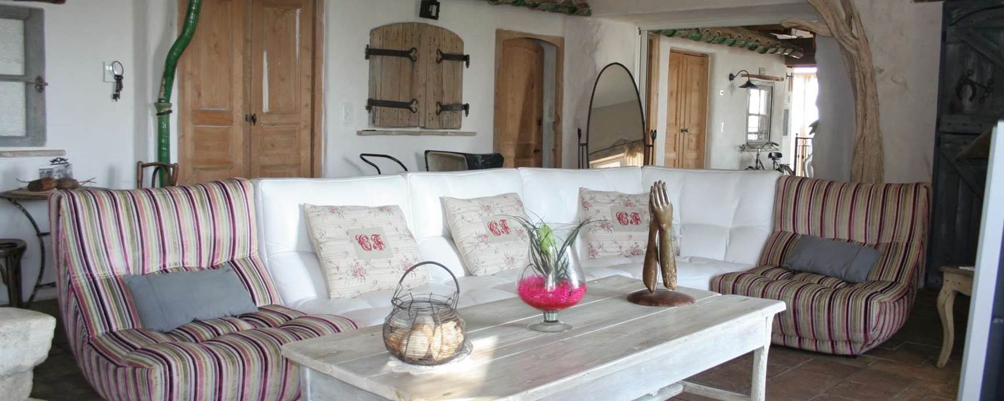 Chambre atypique nichée dans un cadre naturel, idéale pour une nuit originale en Occitanie