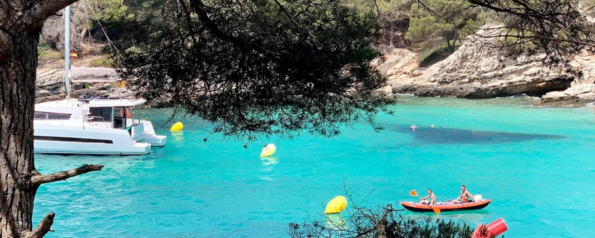 croisie`re en catamaran, criques sauvages