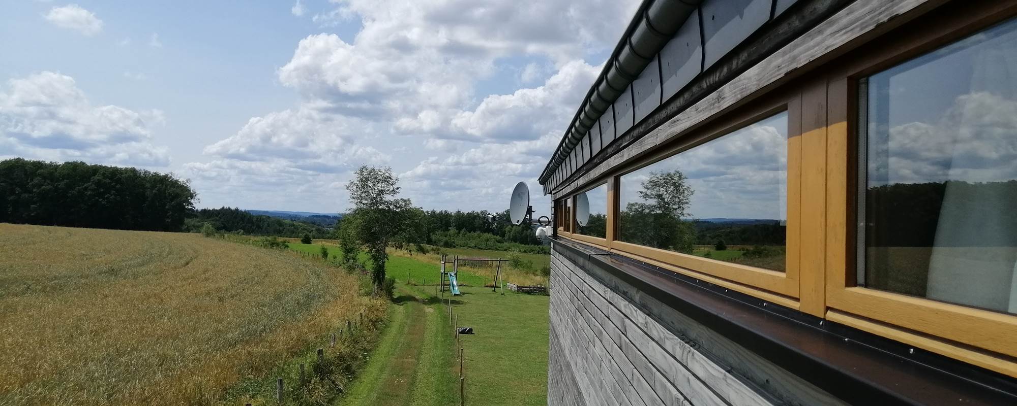 fenêtre à l'étage supérieur hall de nuit