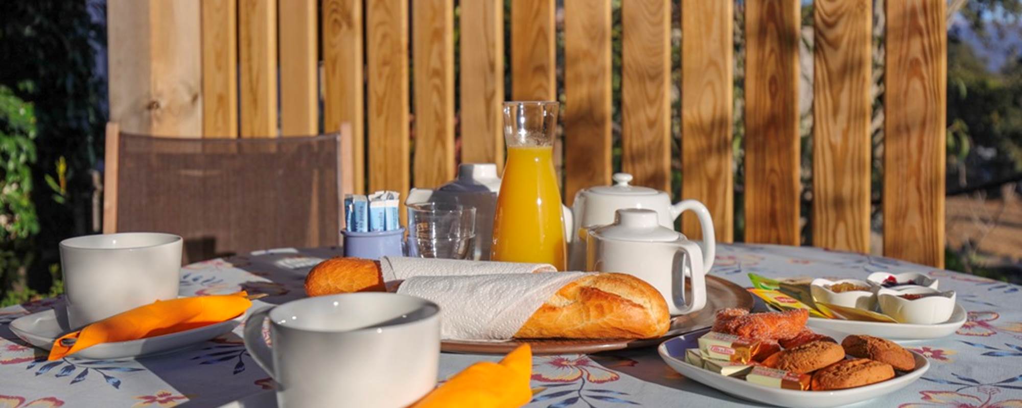 Petit-déjeuner sur votre terrasse