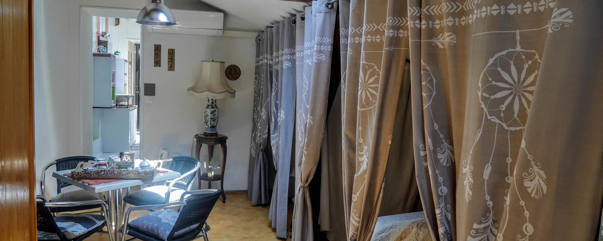 chambre 5, chambre dortoir  à l'étage. 2 lits en 120 + 1 lit électrique en 140