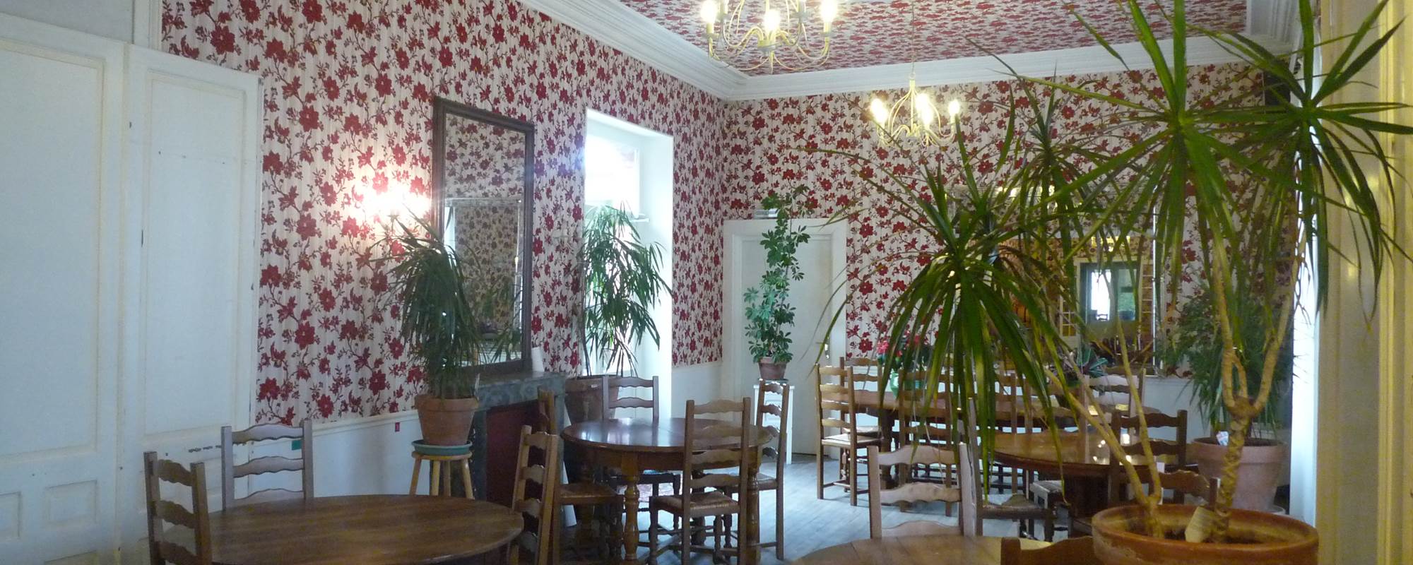 Salle de restaurant côte cour intérieure