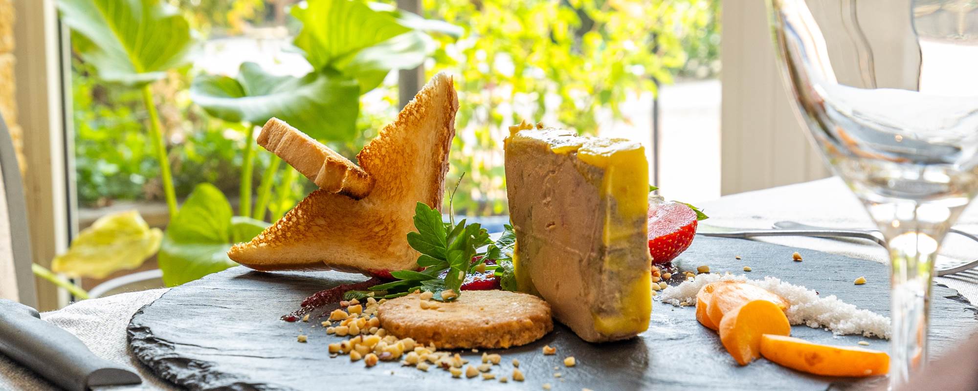 ASSIETTE SUR TABLE r