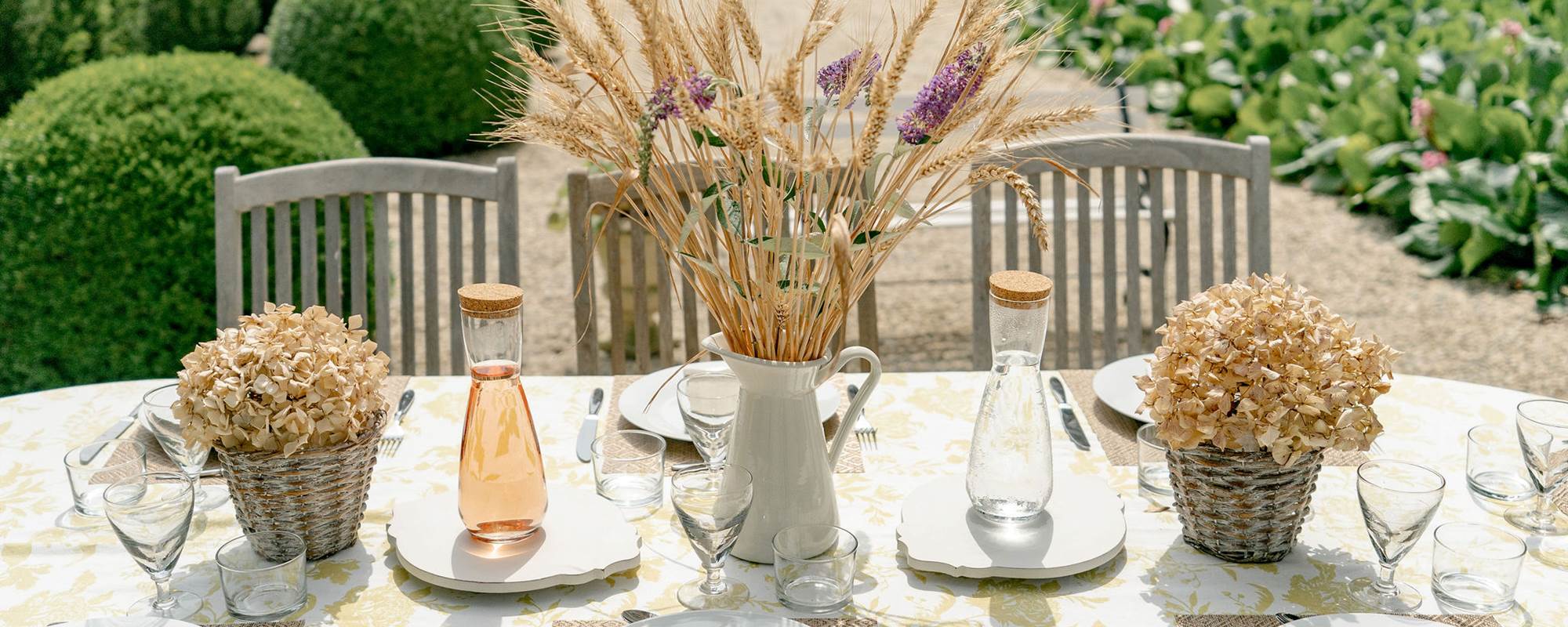 Château de Lasteyrie-Déjeuner en terrasse