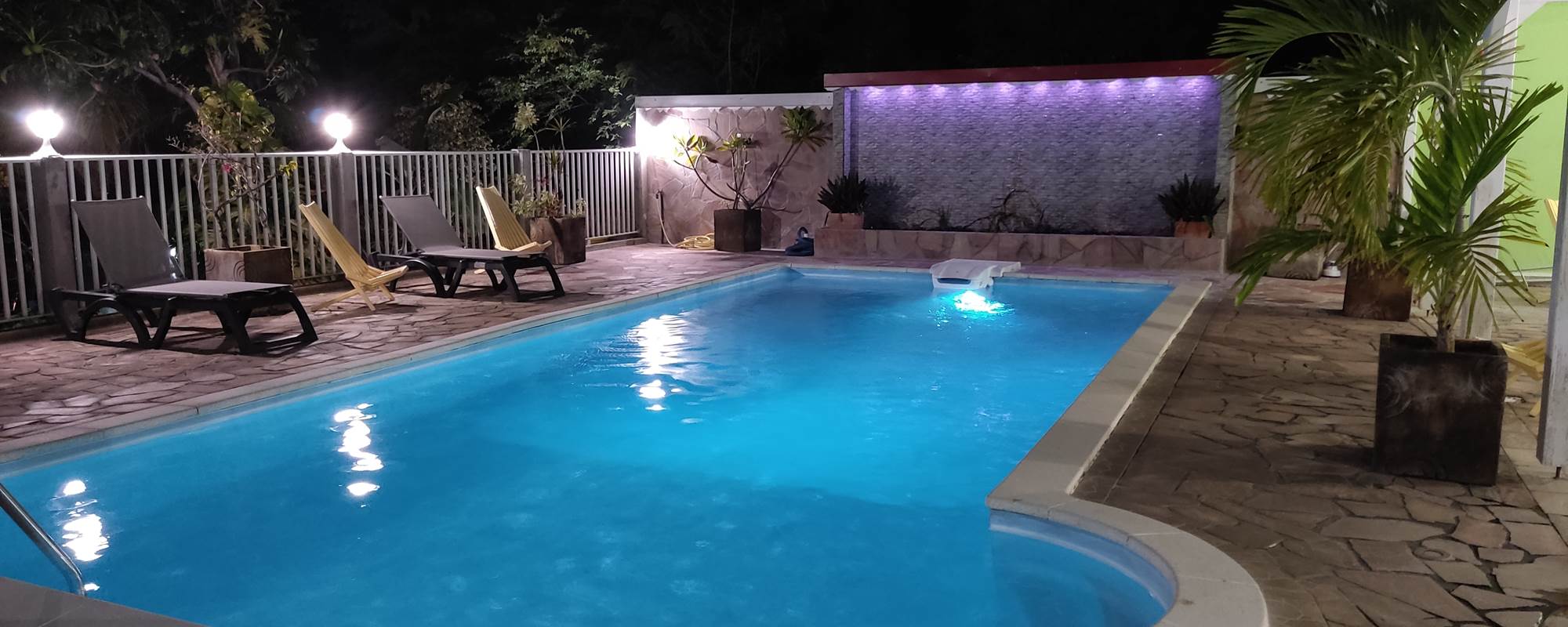 "La piscine qui est vraiment agréable en fin de journée - The pool which is really nice at the end of the day - La piscina que es realmente agradable al final del día"