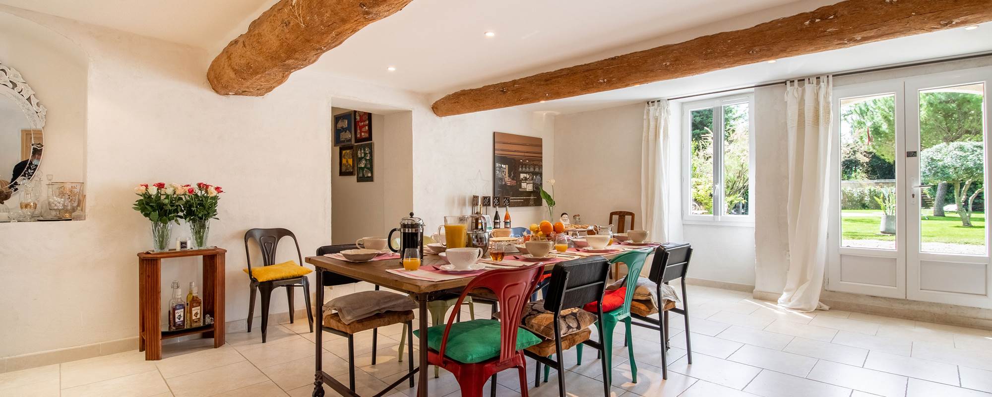 Mas-de-Martinet-salle-a-manger