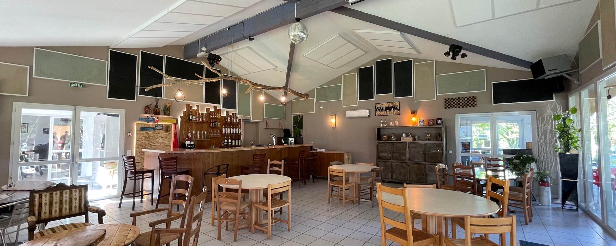 lepetitbois46_Leyme_Snack-bar Le Petit Bois 46_inte´rieur