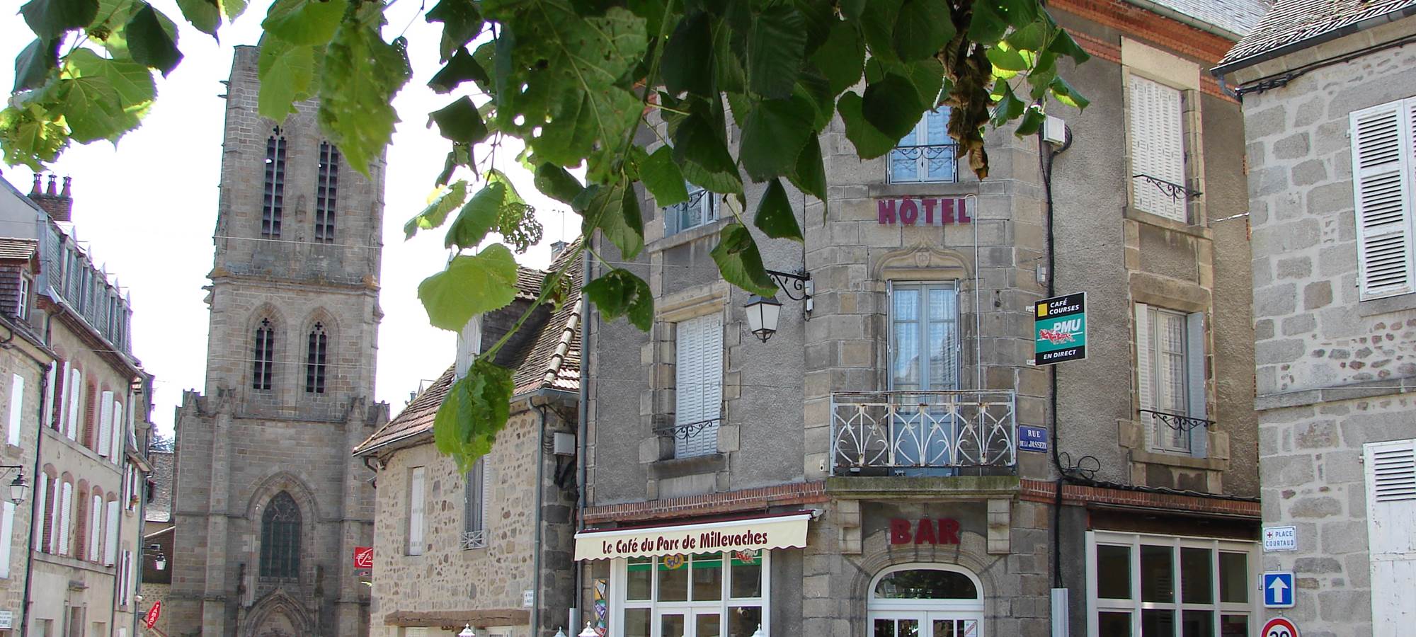 Notre établissement se situe sur la place principale du village