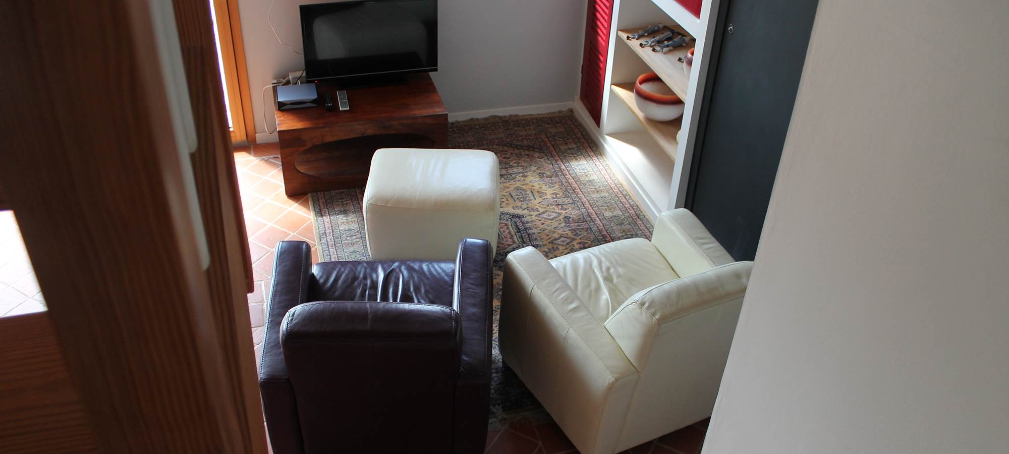 Gouelet-Ker "Ile de Sein" dispose d'une TV 80 cm dans son salon