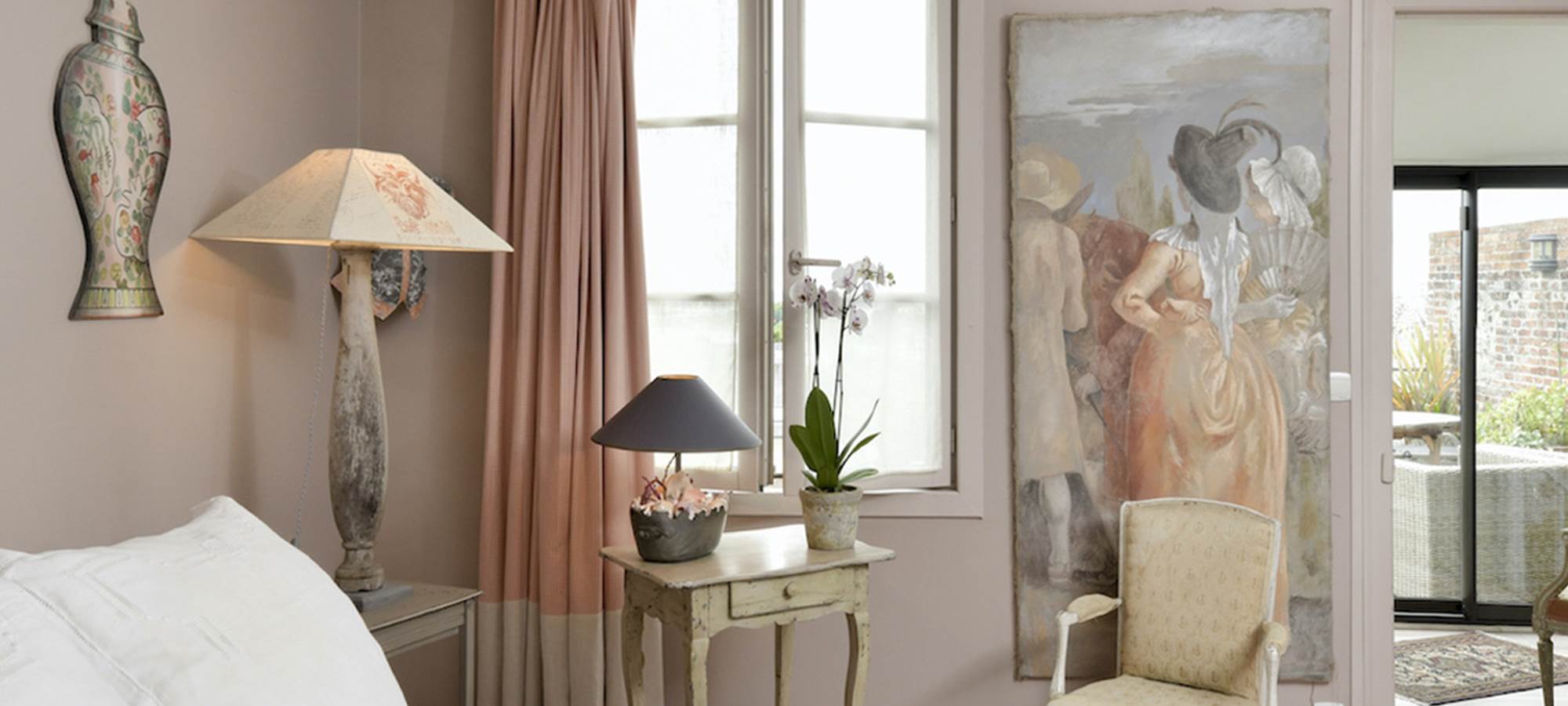 chambre-cosy-lit-double-decoration-honfleur-chambres-hotes-calvados-weekend