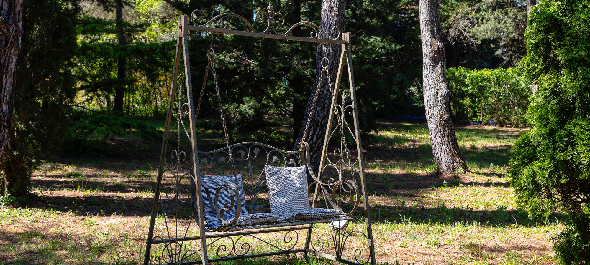 Balancelle dans le parc
