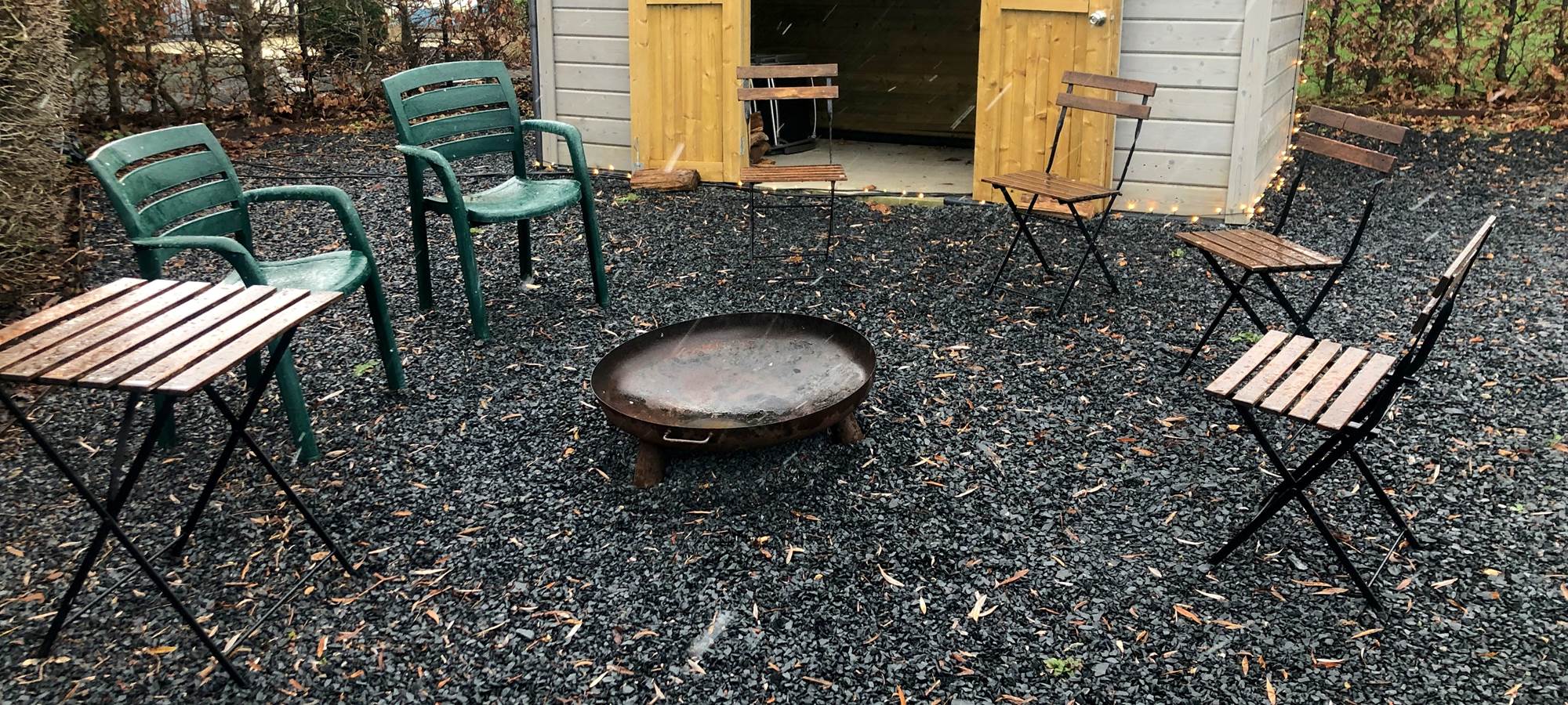 Chalet et abri pour vélo