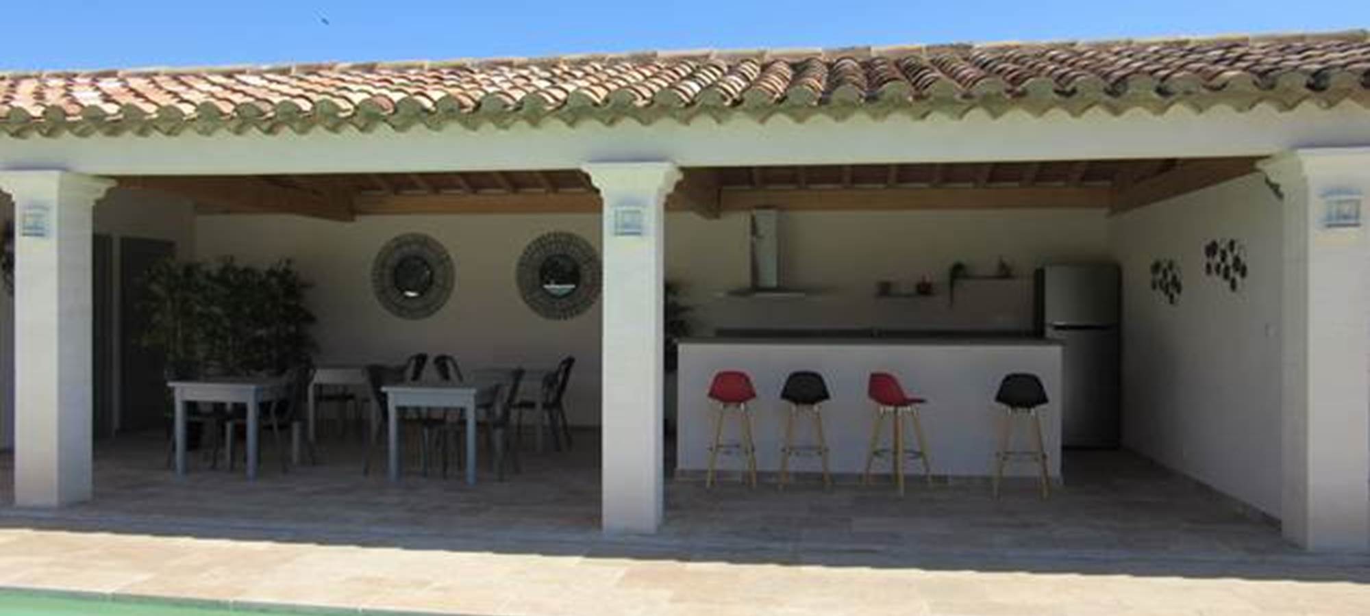 POOL HOUSSE
